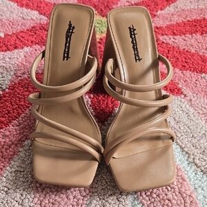 Abound Size 6 Tan Strappy Heeled Sandals